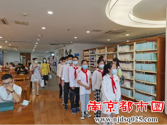 20210919崇明小学假日小队“志愿服务活动”走进图书馆552.jpg