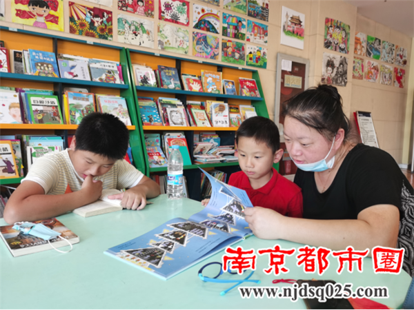 20211003国庆长假觅书香 图书馆里人气旺308.png