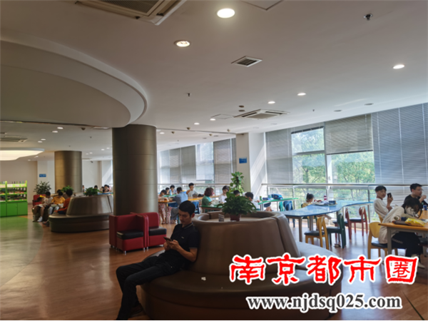 20211003国庆长假觅书香 图书馆里人气旺312.png