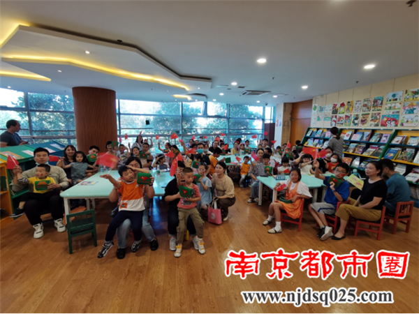 20211003国庆长假觅书香 图书馆里人气旺474.png