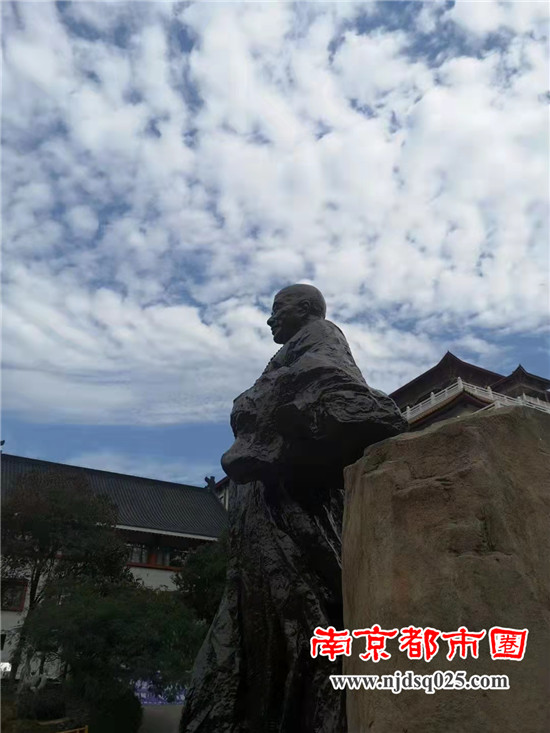 大觉寺星云坐像.jpg