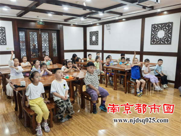 20250703句容市图书馆举办“童心绘梦 点亮童真”绘本阅读主题活动612.png