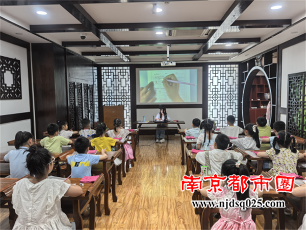 6891744519a02.png 20250805“句曲·七彩夏令营”点燃夏日书香热潮773.png