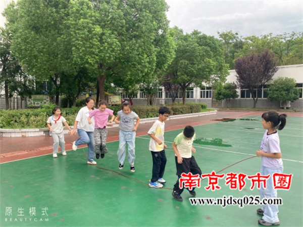 68c1308f7f461.png 教师节报道557.png