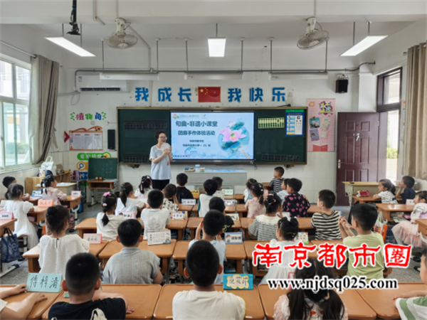 20250919非遗进校园 团扇绘美好654.png