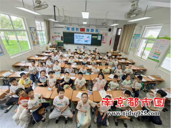 20250919非遗进校园 团扇绘美好657.png